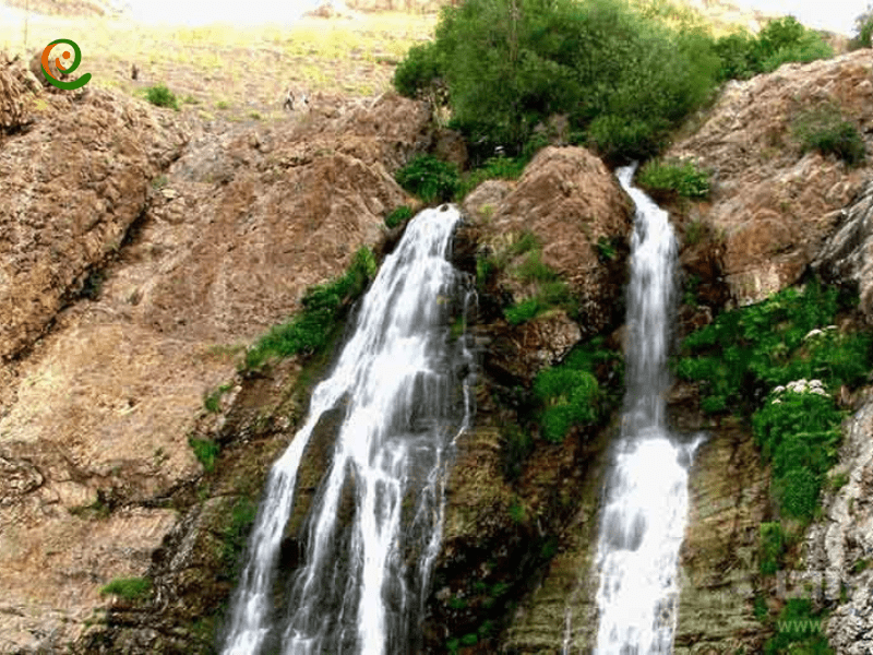آبشار دوقلو نیز در منطقه دربند در نزدیکی پناهگاه شیرپلا در دمسیر صعود قله توچال قرار دارد درباره آن در دکوول بخوانید.